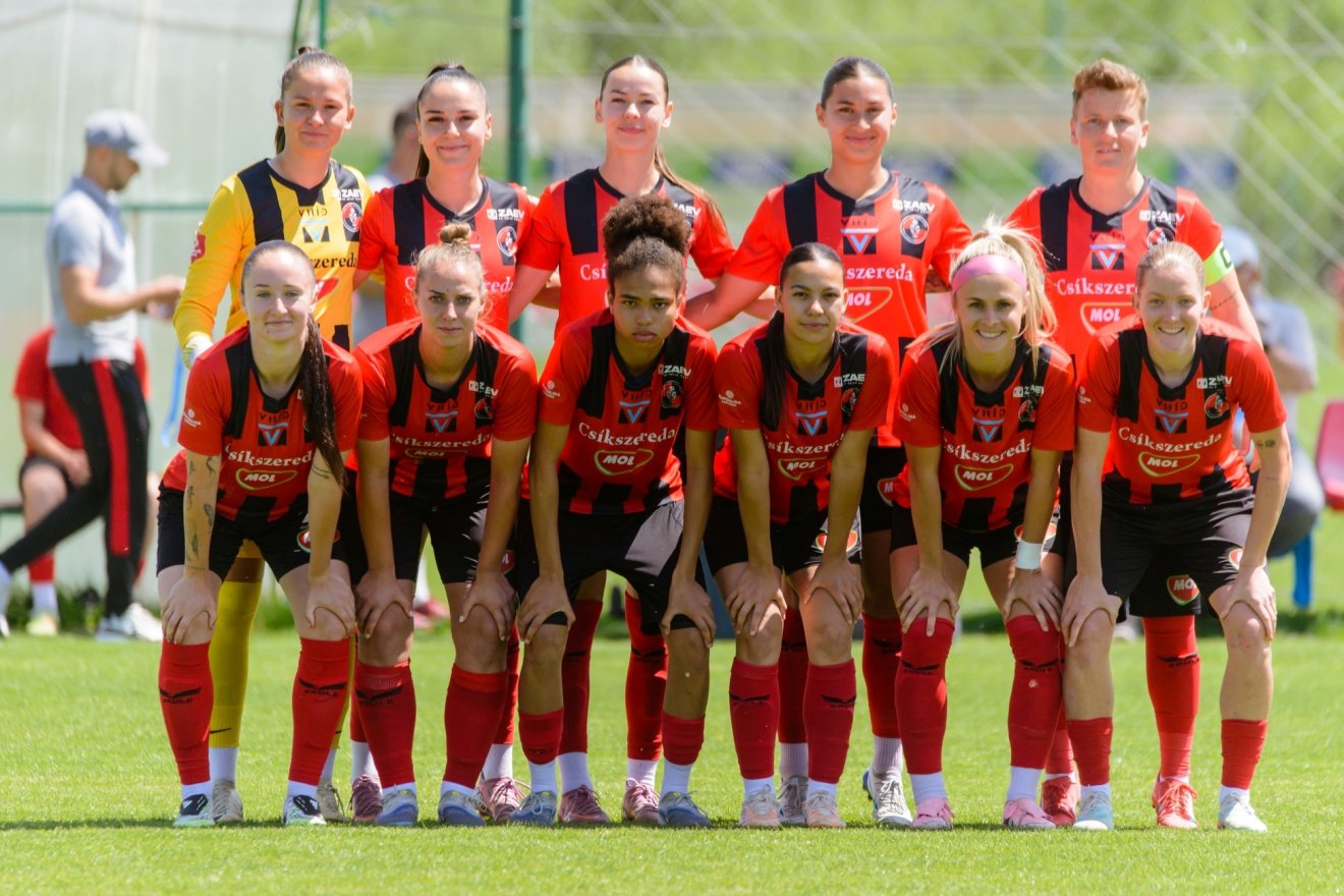 Az FK Csíkszereda ezüstérmes csapata. A felső sorban balról a második  Vădulescu, a haramdik pedig Geréd &bullet;  Fotó: facebook/ FK Csíkszereda