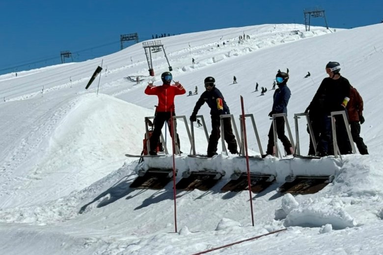 Az olimpikonok nélkül a francia Alpokban készülnek a székelyföldi snowboardosok
