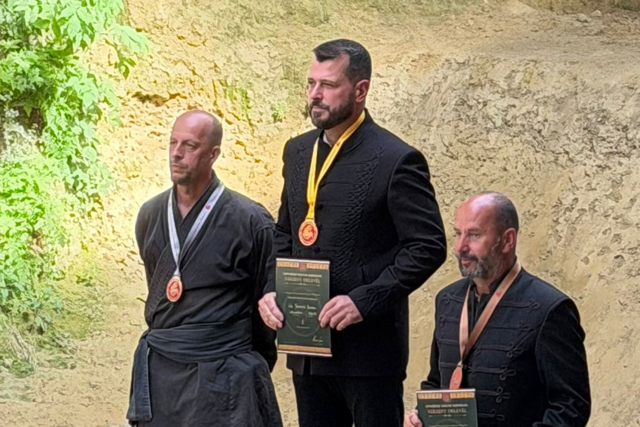 Lőrincz Rómeó (jobbról) bronzérmes lett a szenior kategóriában &bullet;  Fotó: Kerecsen Lovasíjász Sportklub