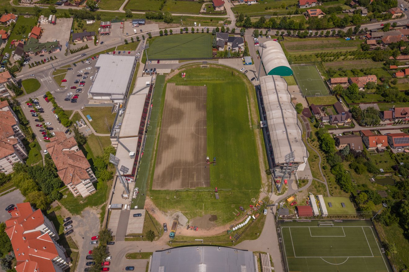 Új gyepszőnyeget kap az FK Csíkszereda stadionja – videóval