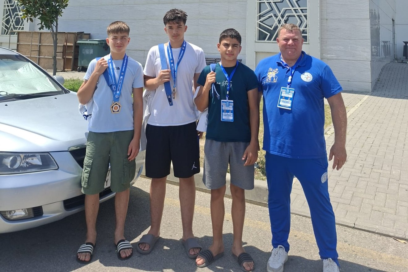 Székely dzsúdósok Bakuban. Balról jobbra: Erőss Dániel, Barabás Ádám, Tamás Zsolt és Szőcs László edző &bullet;  Fotó: Csíkszeredai ISK