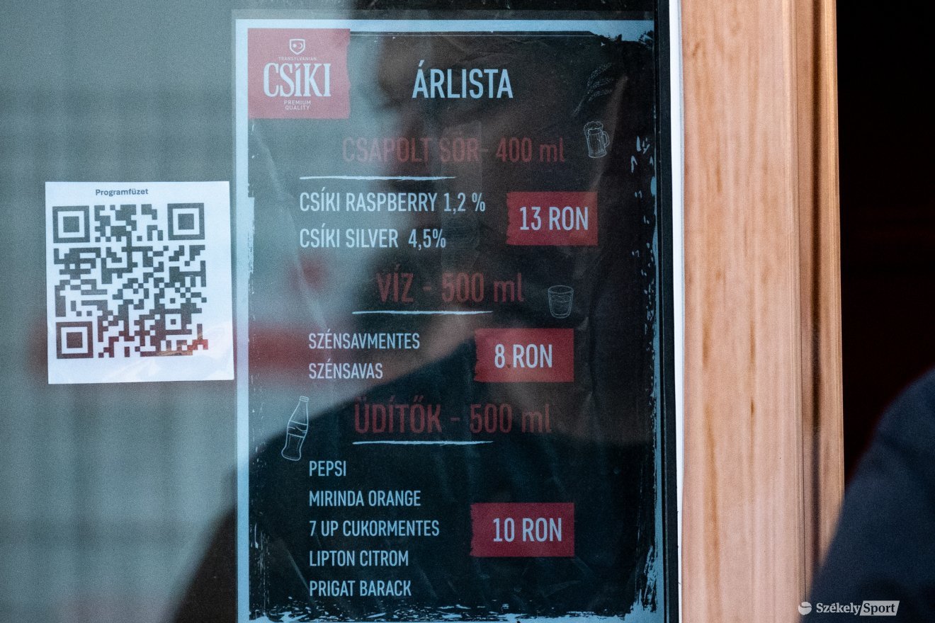Árlista a csíki stadionnál 