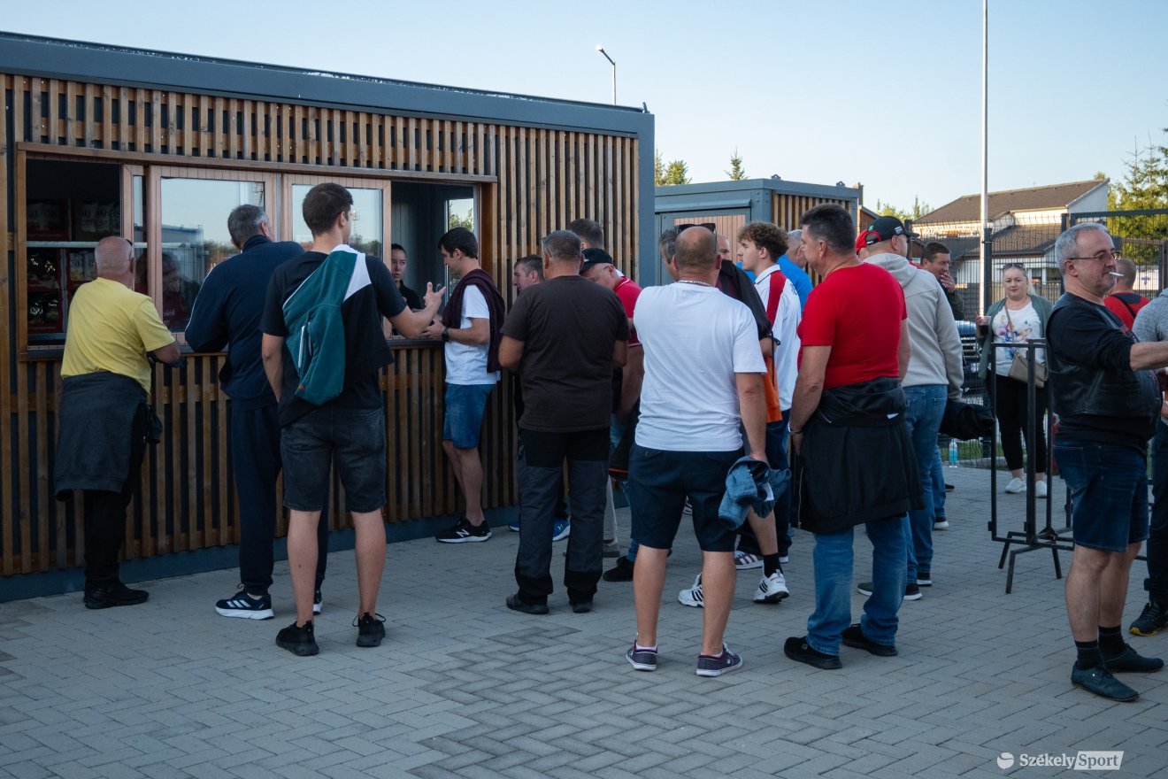Nem voltak kígyózó sorok Csíkszeredában