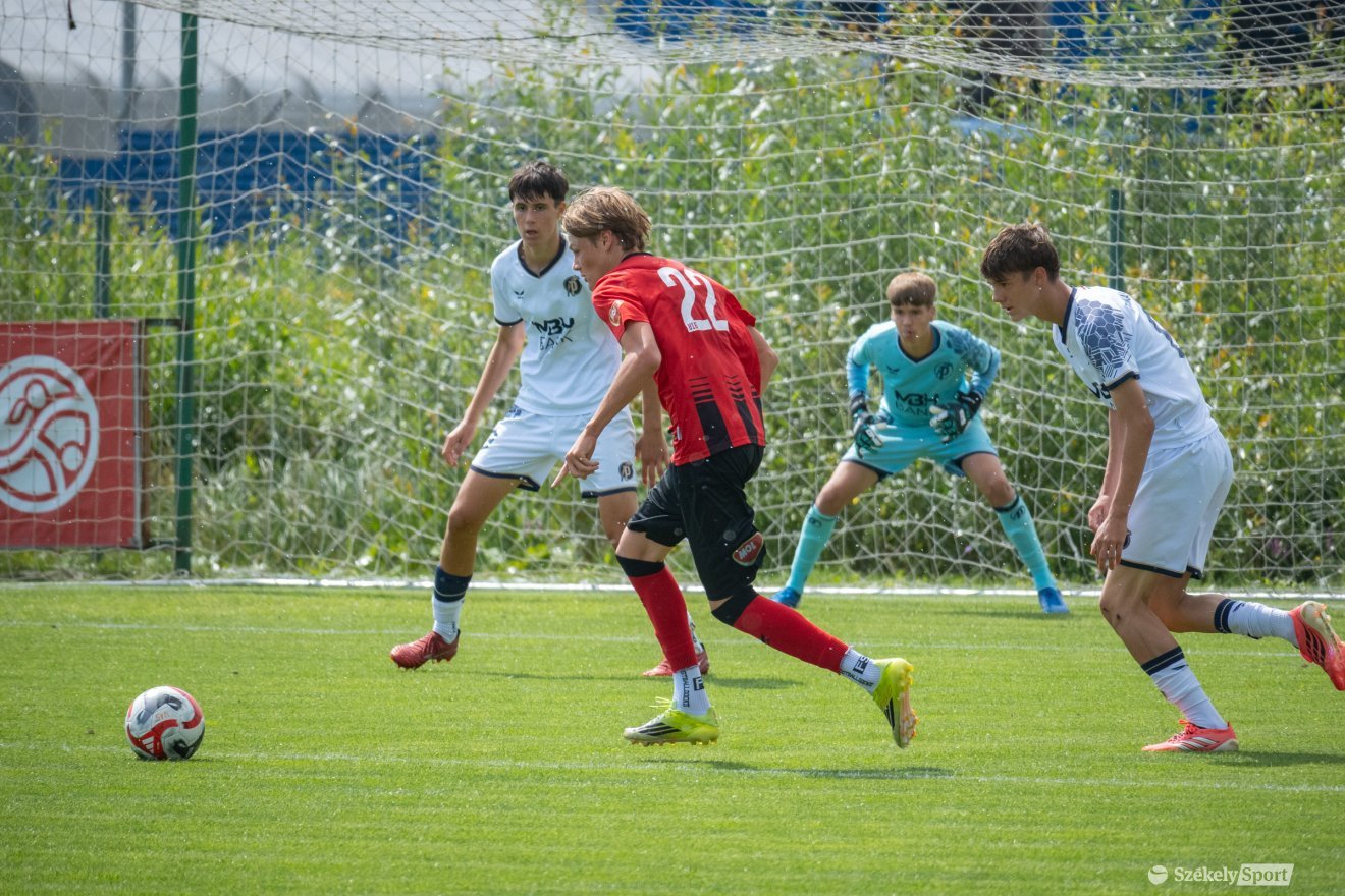 &bullet;  Fotó: Borbély Fanni