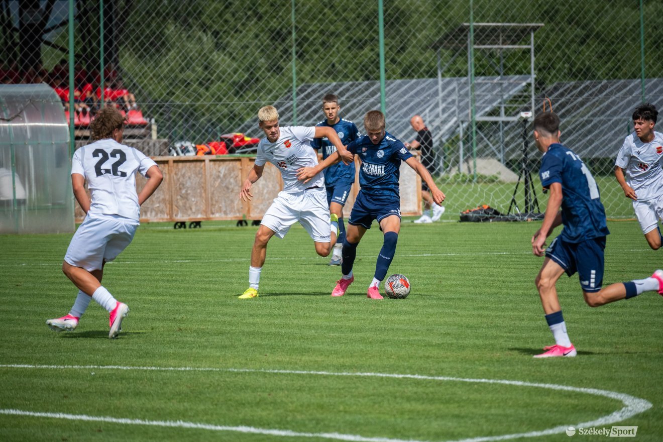 &bullet;  Fotó: Borbély Fanni