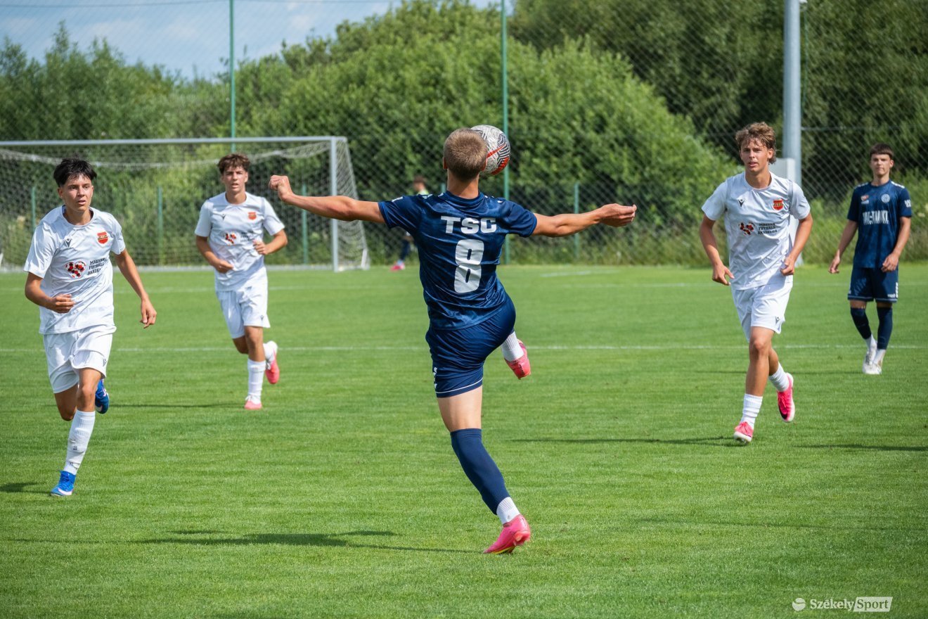 &bullet;  Fotó: Borbély Fanni