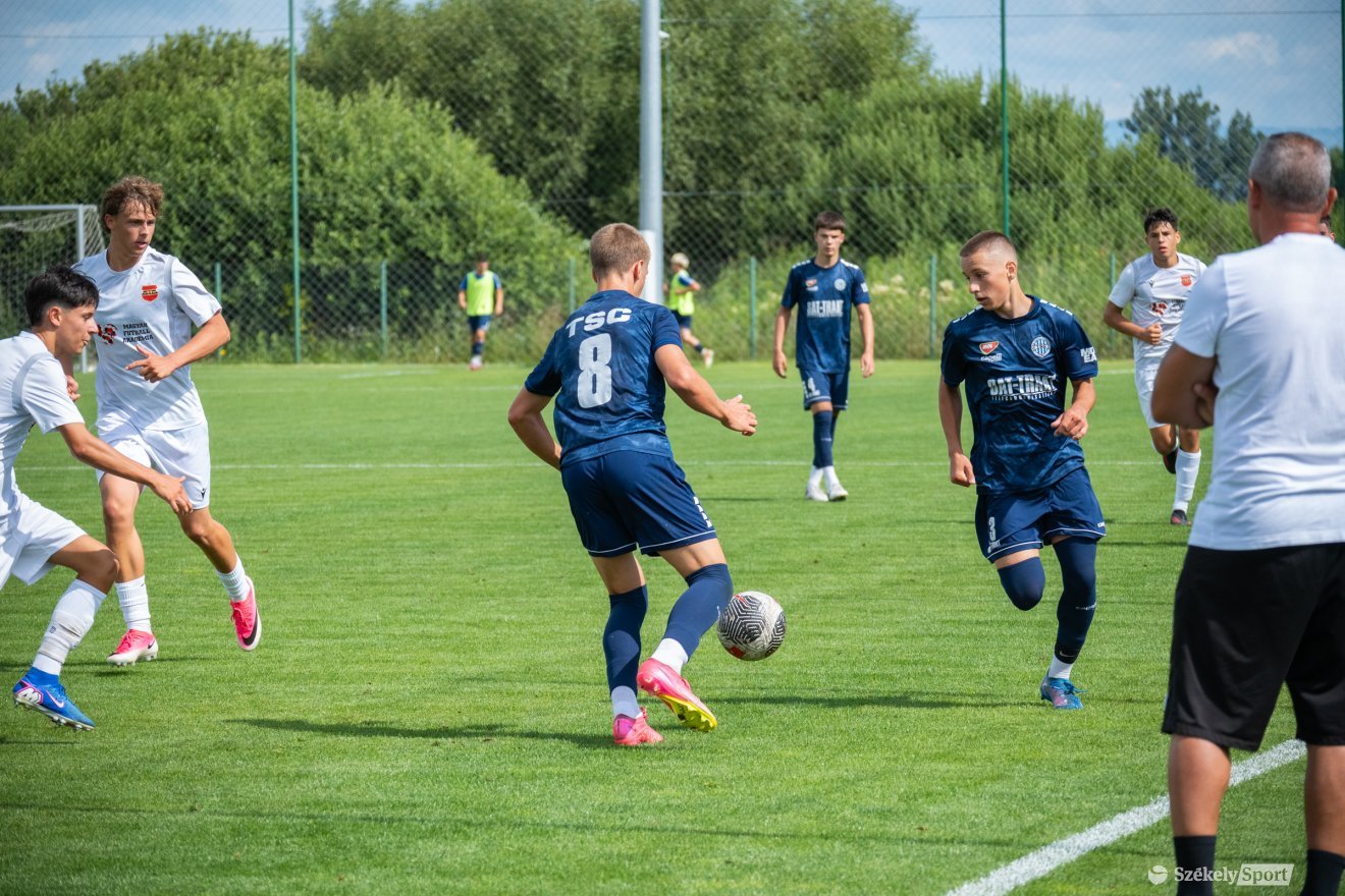 &bullet;  Fotó: Borbély Fanni