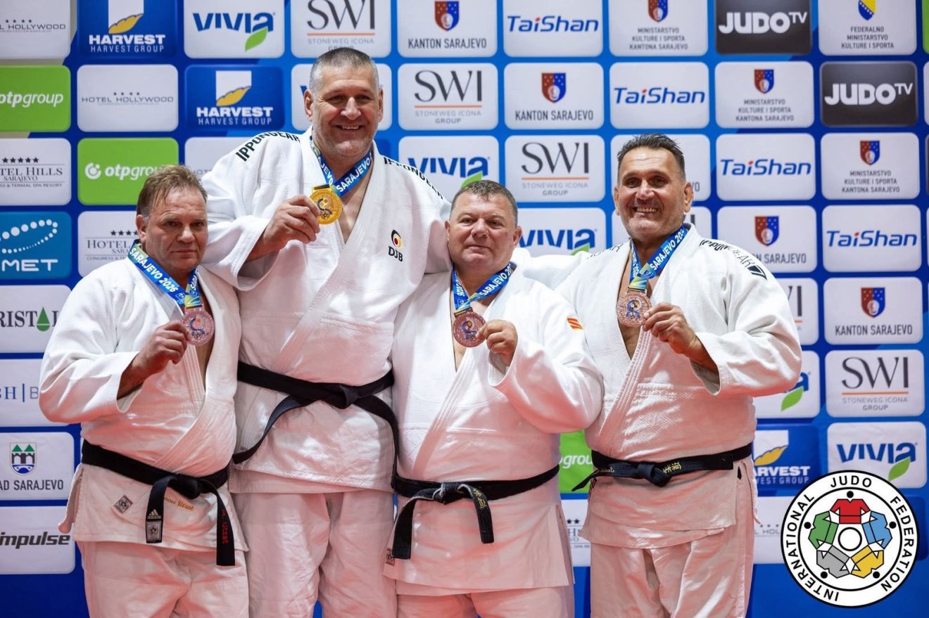 A cselgáncsvébé érmeseivel &bullet;  Fotó: Csíkszeredai Masters Judo