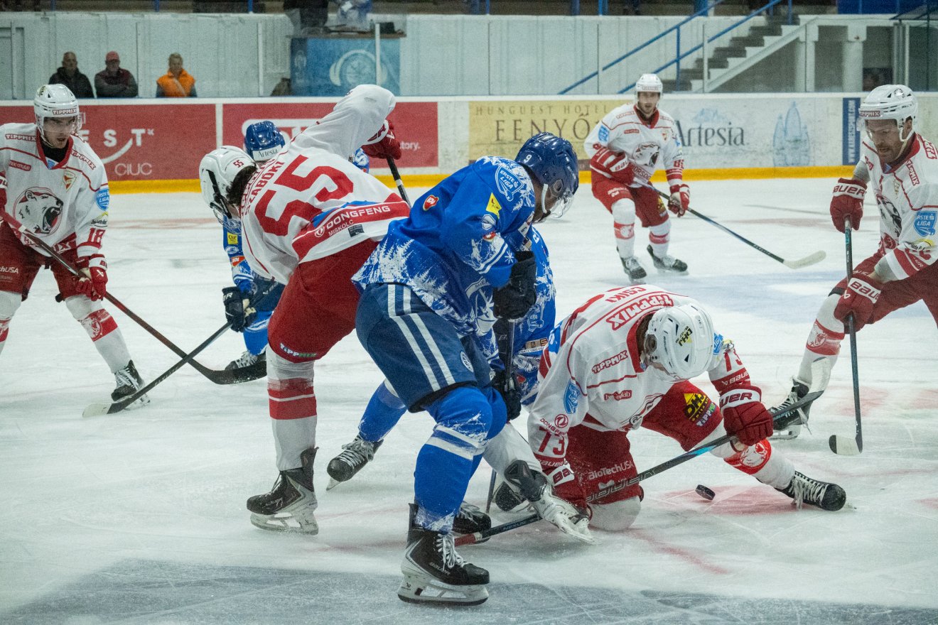 Eltiltást kapott, nem léphet jégre a vasárnapi meccsen a Sportklub játékosa
