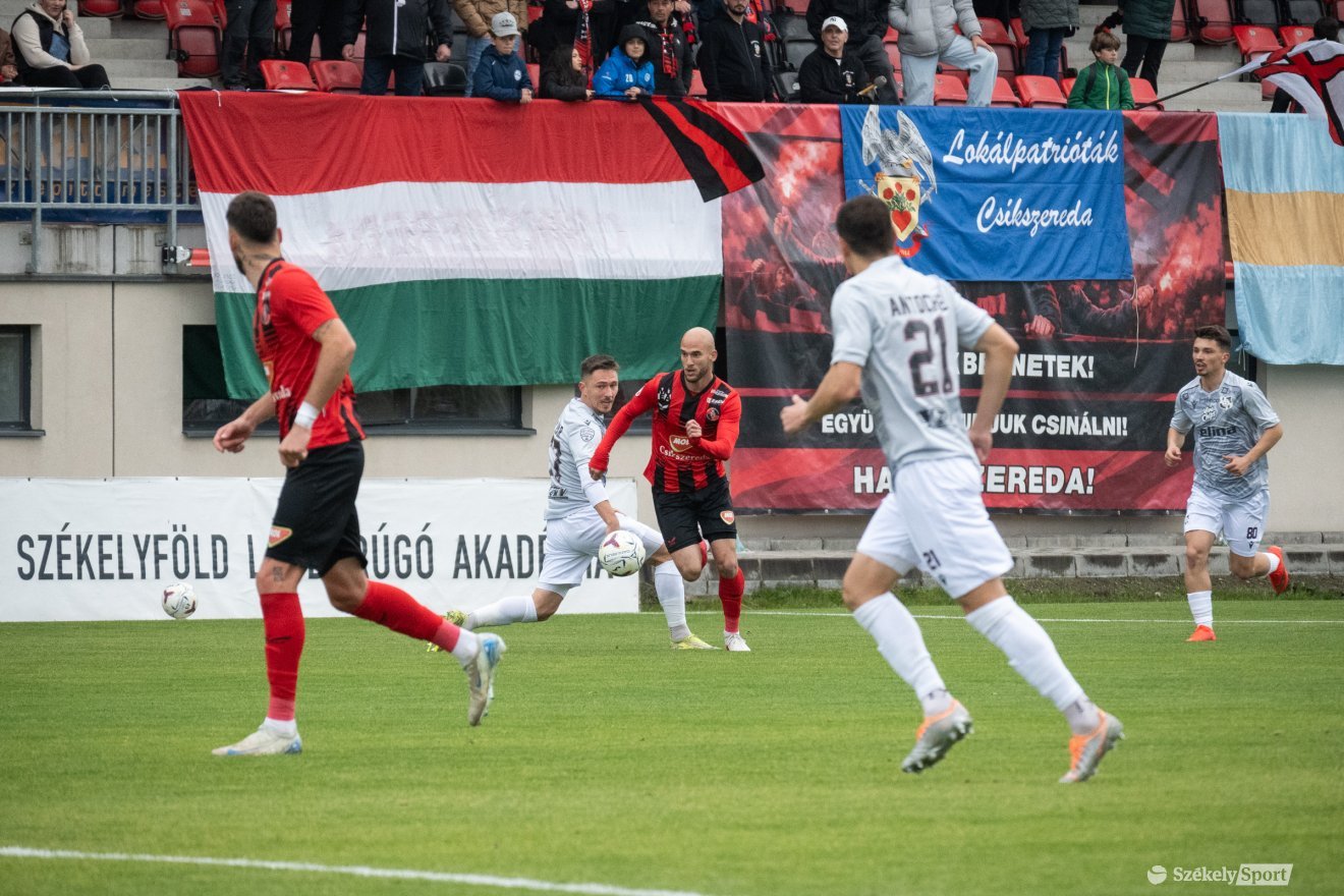 &bullet;  Fotó: Borbély Fanni