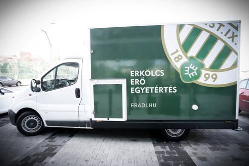 Történelmi utazásra indul a Fradi-minibusz