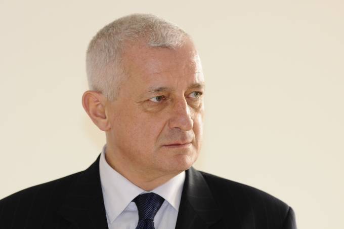 Frunda György válthatja Vass Leventét