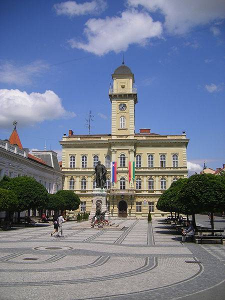 Egyetemisták tüntetnek a magyar anyanyelv szabad használatáért Révkomáromban