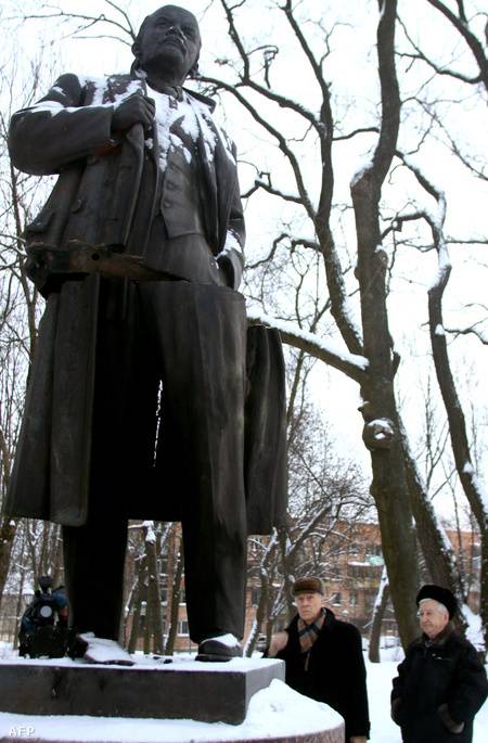 Felrobbantották Lenin pétervári szobrát
