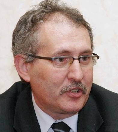Besúgónak tartja Tőkést a volt szekus pártja