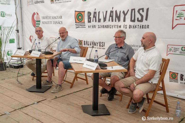 Autonómia-kerekasztal. Az RMDSZ és a néppárt képviselői másként ítélik meg a kisebbségi törvényt •  Fotó: Pinti Attila