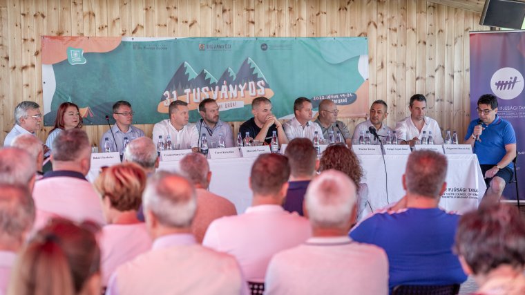 Nemzetpolitikai kerekasztal: a kárpátaljai magyarok megóvása a legfontosabb feladat