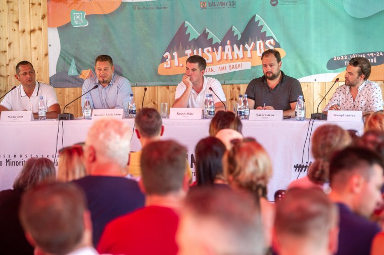 Kifütyülték az MSZP-t, felborzolt kedélyek a kormánypárt és az ellenzék tusványosi kerekasztal-beszélgetésén