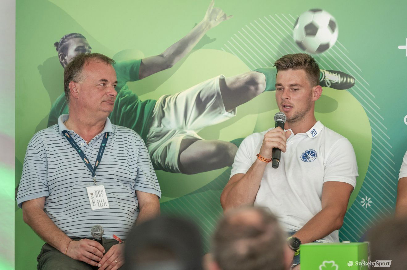 Becze Tihamér (jobbról) és Papp Előd, a Csíkszeredai Sportklub szakosztályvezetője a tavalyi Tusványoson •  Fotó: Pinti Attila