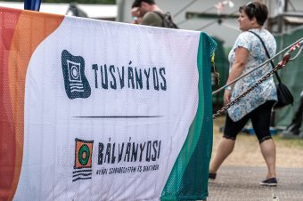 Történelmi kvízek, dokumentumfilmek, beszélgetések: idén debütál a Nemzeti Emlékezet Sátor a Tusványoson