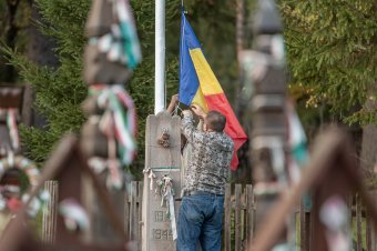 A zászlócsere napja Úzvölgyében