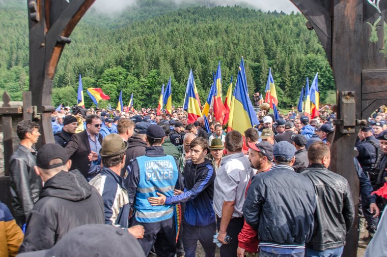 Elévült a büntethetőség, de kártérítést kap az úzvölgyi temetőben bántalmazott csíkszeredai férfi
