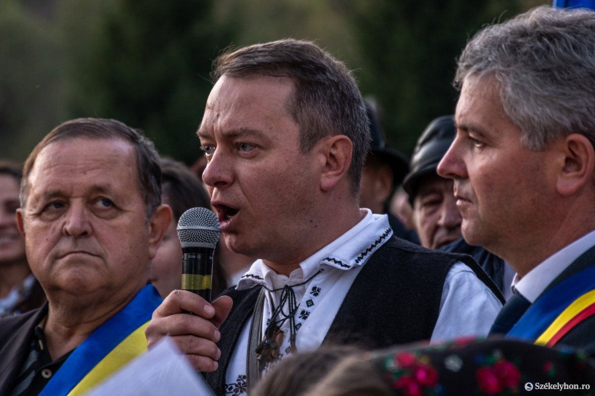 Mihai Tîrnoveanu visszatérő látogatója az úzvölgyi katonatemetőnek &bullet;  Fotó: Pinti Attila