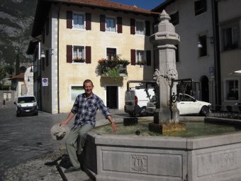 A gyermekekkel nem kell gügyögni: beszélgetés K. Kovács István szabadúszó bábművésszel