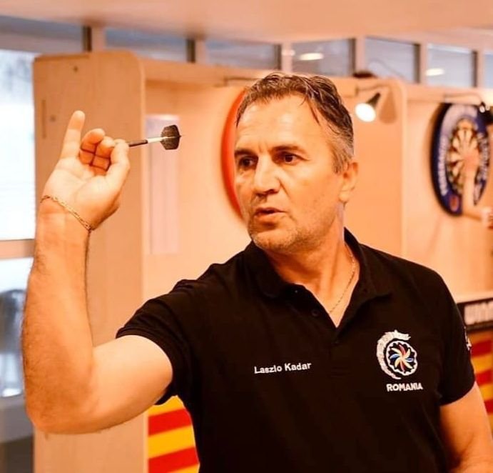 Kádár László szerint a dartsban az adottság mellett sok edzés és türelem szükséges •  Fotó: Facebook/Kádár László