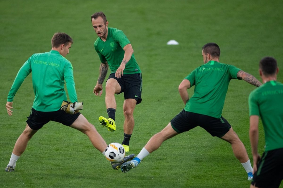 A Ferencváros játékosai edzés közben az Espanyol stadionjában •  Fotó: Facebook/Ferencvárosi Torna Club