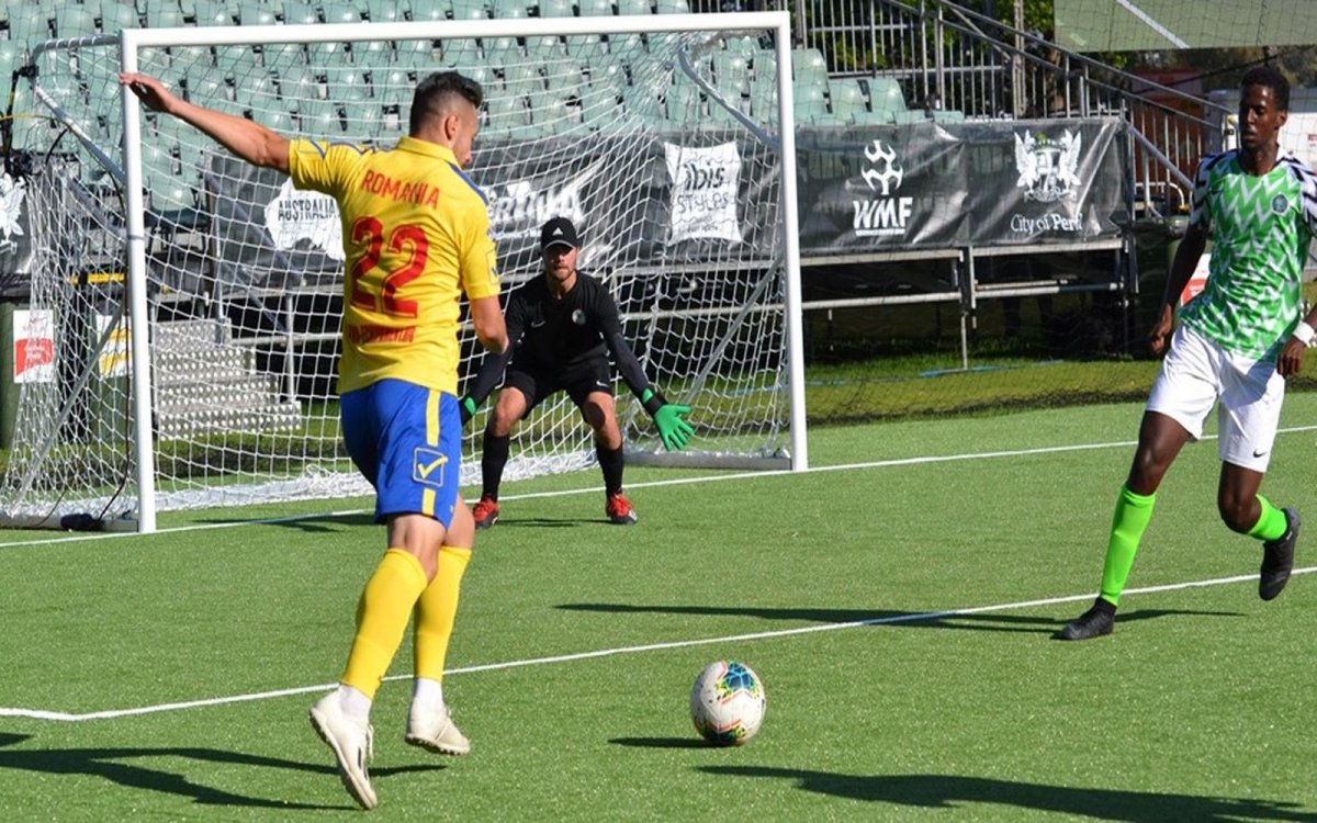 Fölényes játékkal kezdtek a románok •  Fotó: Facebook/Federatia de Minifotbal din Romania