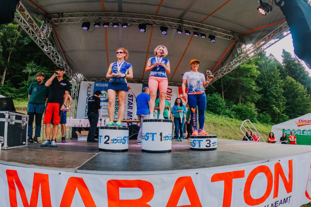 Szabó Kinga és Balázsy Hajnalka a dobogó első és második fokán &bullet;  Fotó: Székelyudvarhelyi VSK