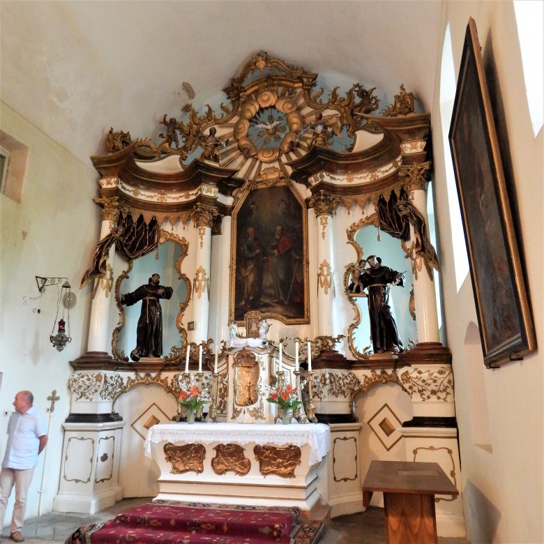 Templombelső. A kolostor és a templom is újabb feljavításra szorul •  Fotó: Demján László