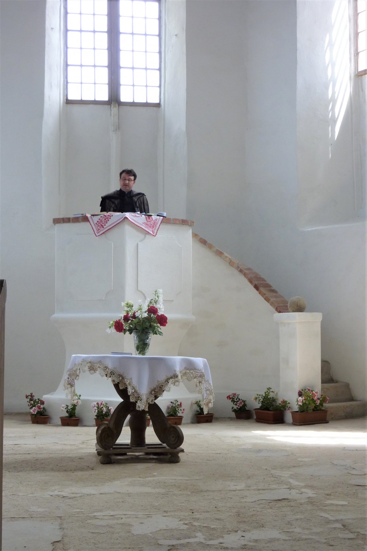 Istentisztelet a szószékről. A reformátusok 2013-ban vették újra birtokukba a templomot &bullet;  Fotó: Demján László