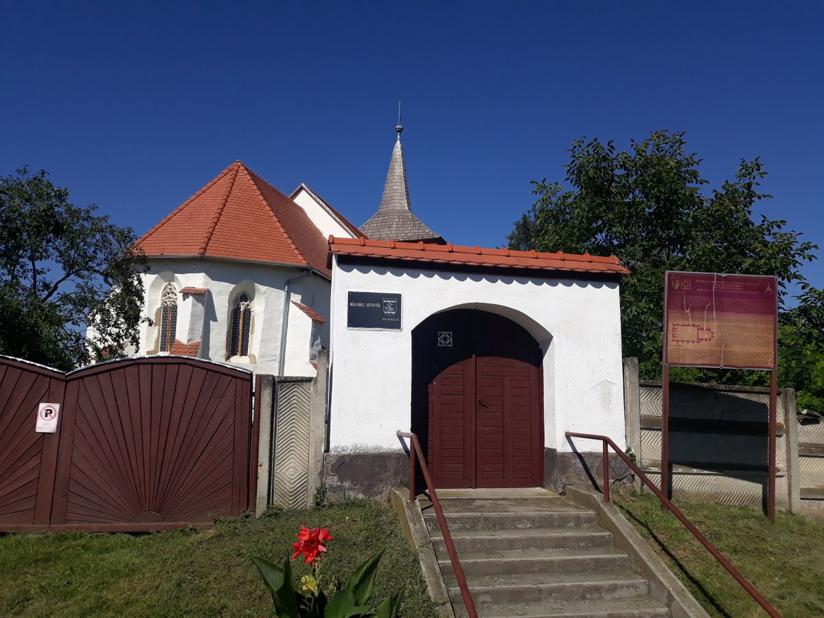 Az ezeréves magyar templom a Dákok utcájában •  Fotó: Szucher Ervin