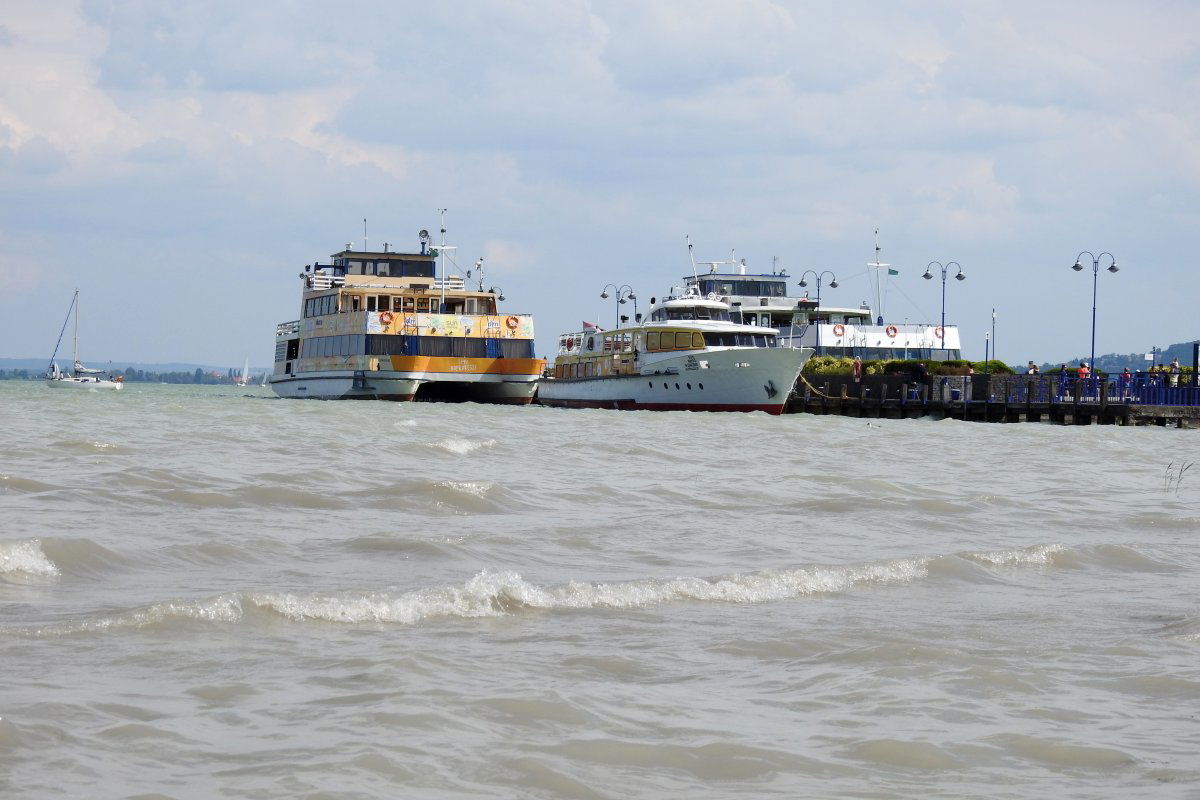 Hajók a badacsonyi kikötőben •  Fotó: Makkay József