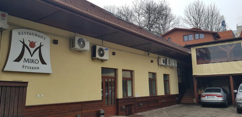 A Mikó étterem bejárata a Mikó utcában •  Fotó: Makkay József