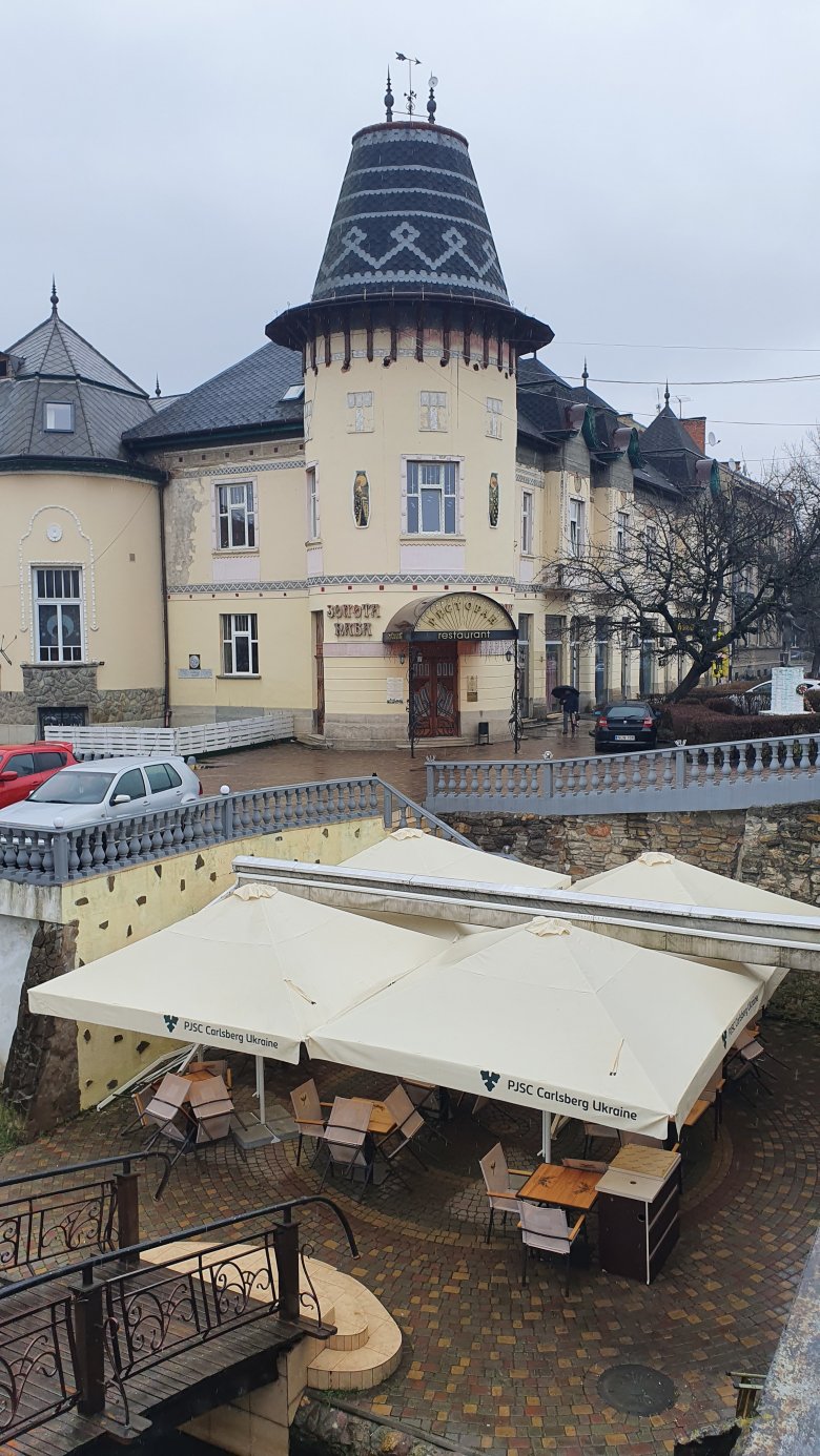 Az Arany Páva kívülről •  Fotó: Dorozsmai Endre