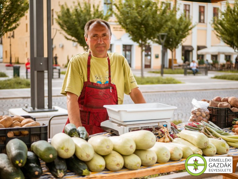 A határmenti Borsról érkezett zöldségtermesztő •  Fotó: Érmelléki Gazdák Egyesülete