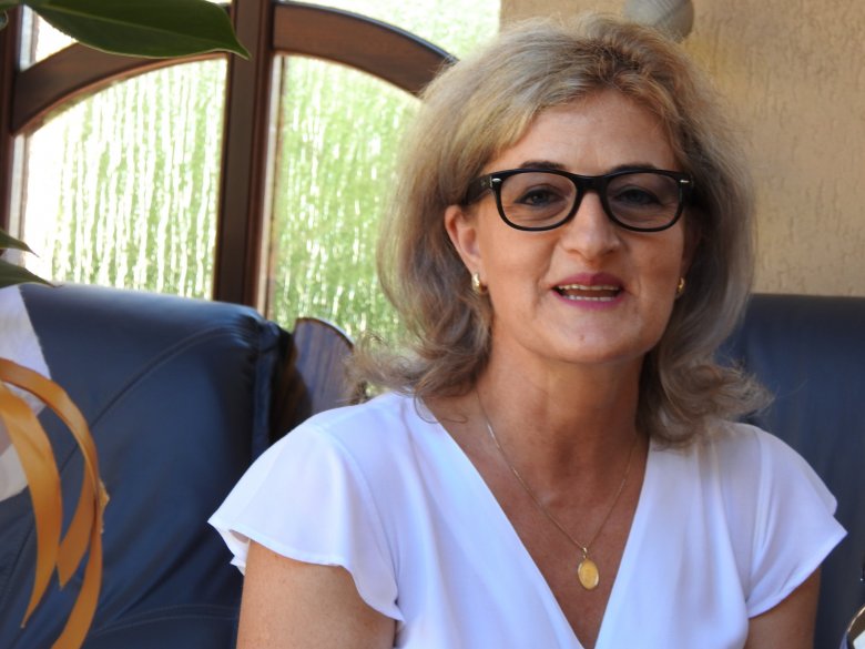 Mester Erika:  a  kis üzlet nagy előnye, hogy többet foglalkoznak a vásárlóval •  Fotó: Nagy István