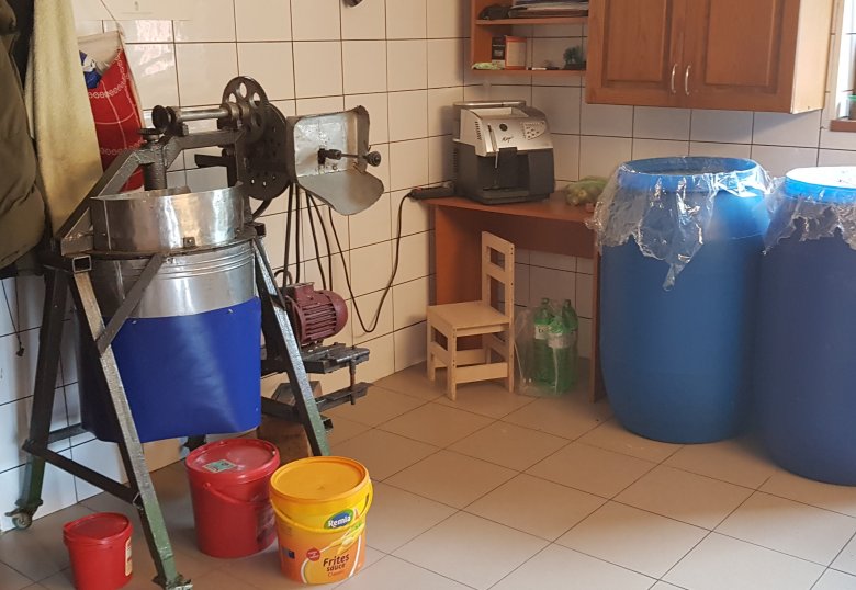 Májusi csendélet a kisüzem egyik termében. Ősszel indul újra a munka •  Fotó: Makkay József