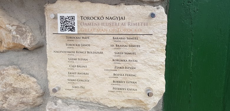 Torockó híres szülöttei egy üvegtáblán •  Fotó: Makkay József