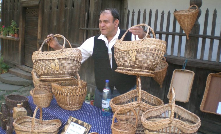 A siménfalvi kosárfonás kiváló mestere