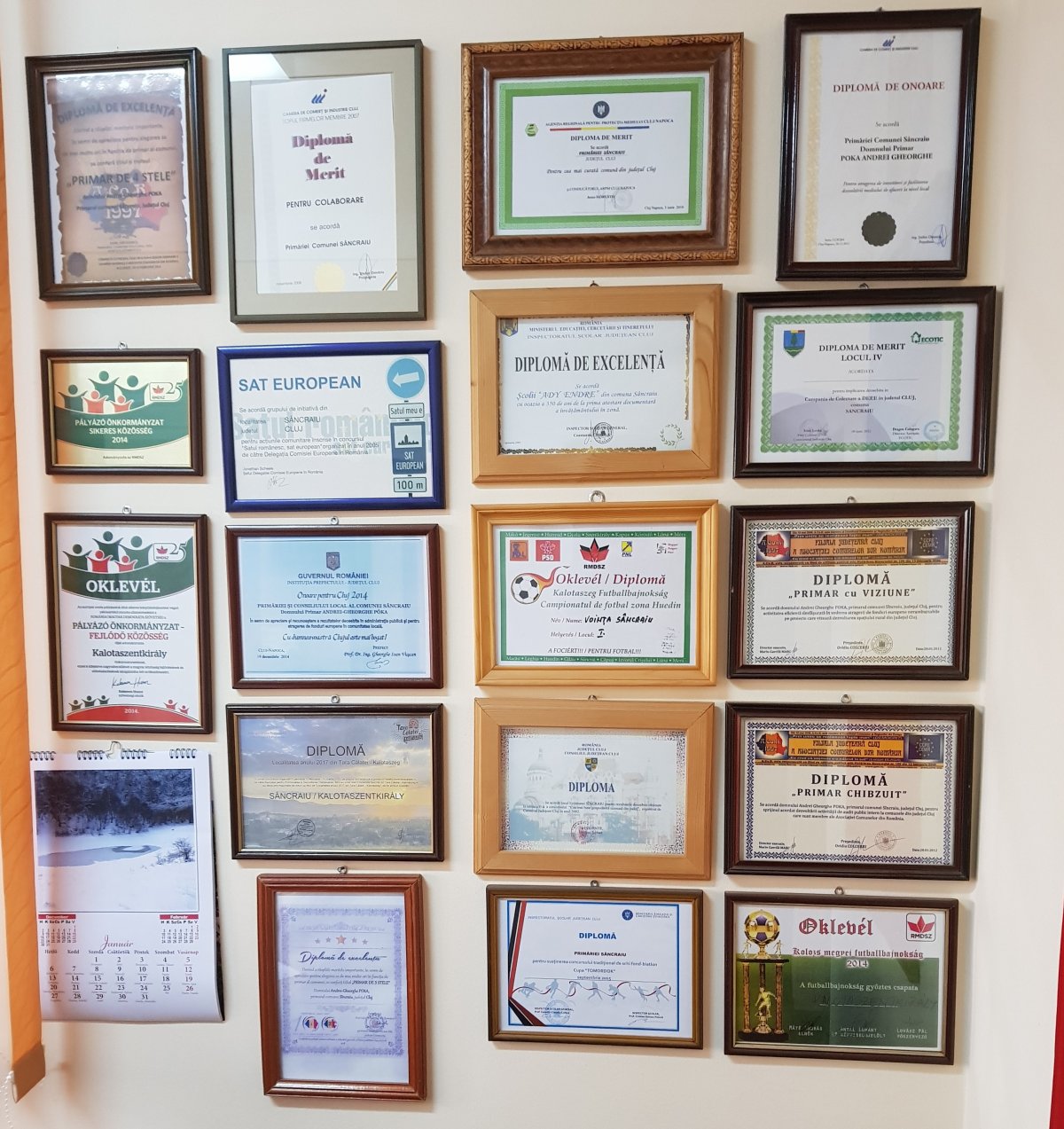 Több tucat kitüntetés öregbíti a község hírnevét &bullet;  Fotó: Makkay József