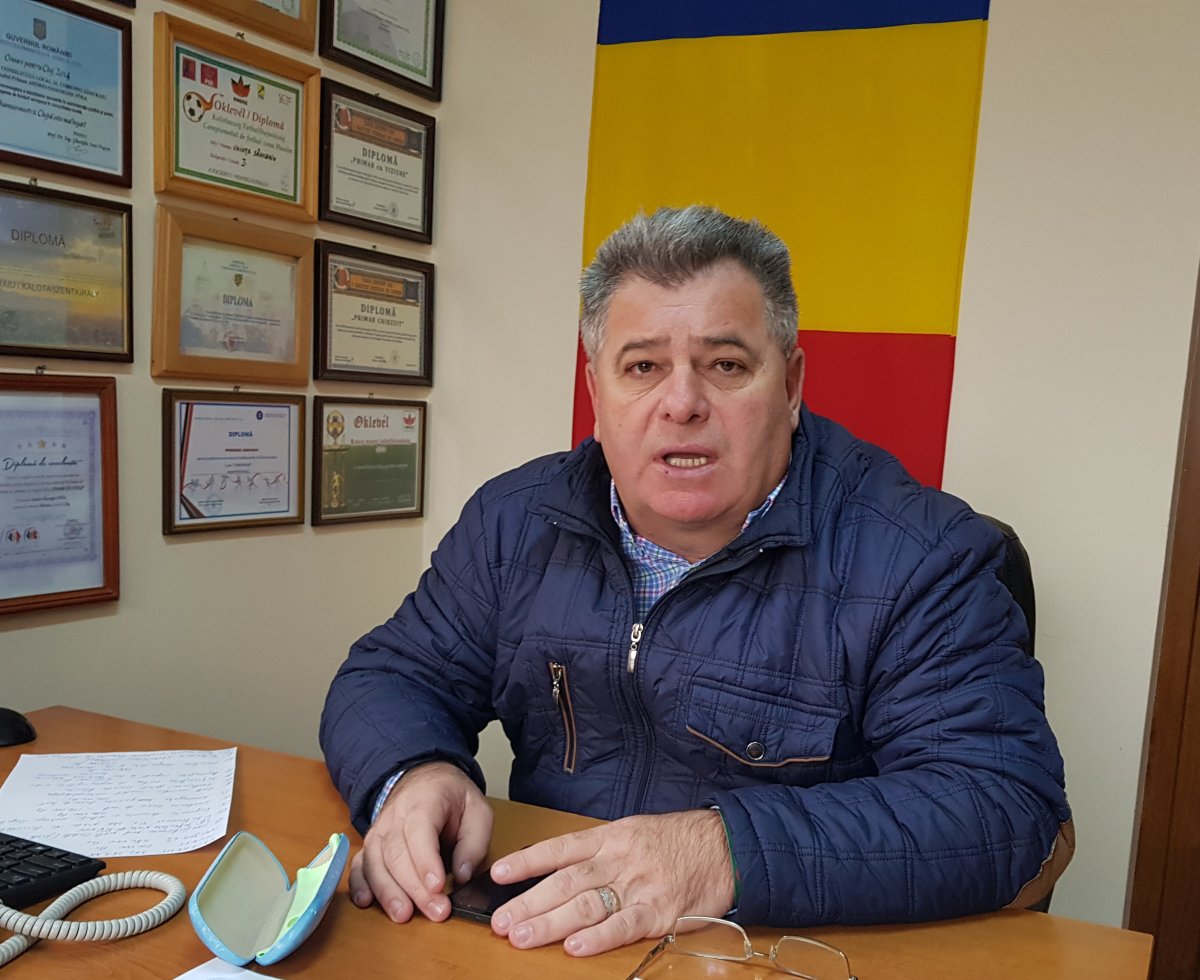 A község polgármestere, Póka András a rend embere &bullet;  Fotó: Makkay József