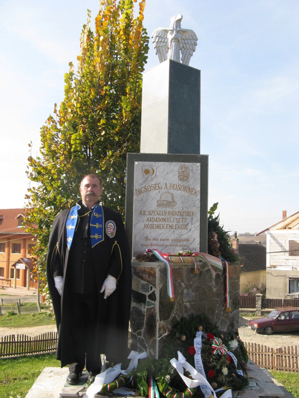 Tisztelgés a Székely Hadosztály hadadi emlékművénél &bullet;  Fotó: Berei Károly