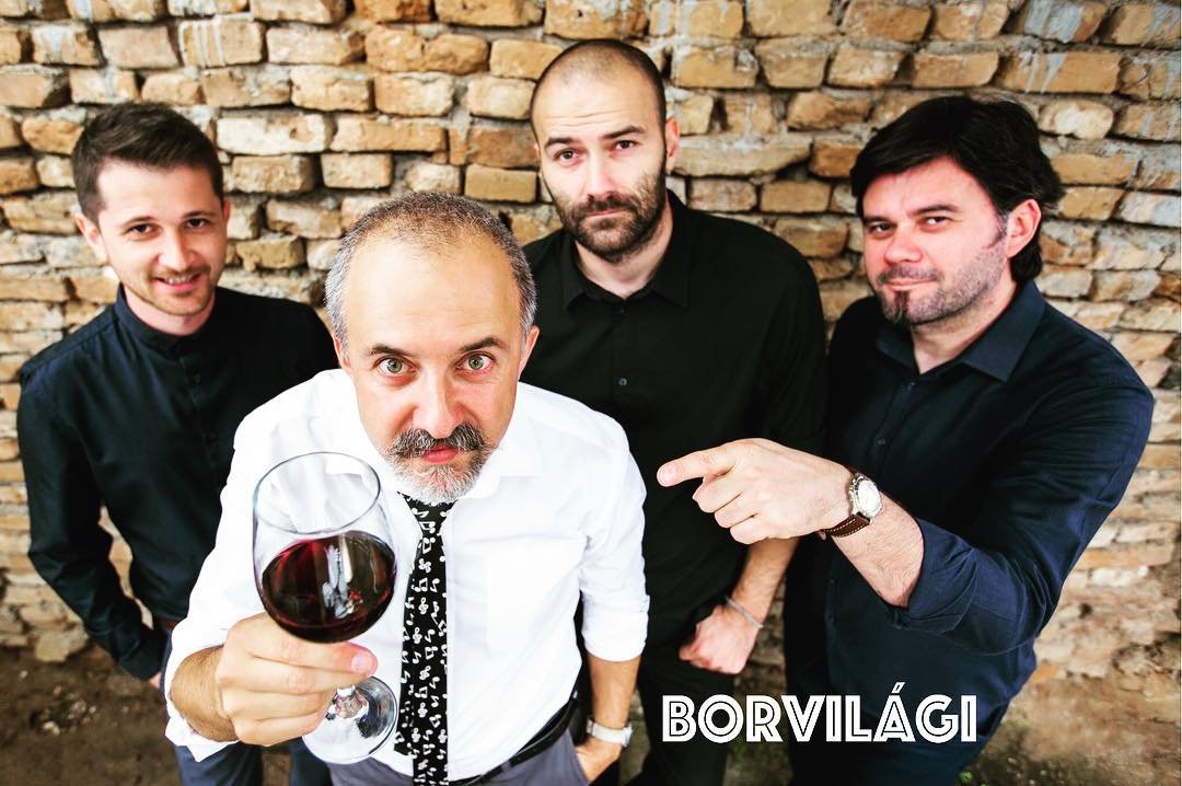 Orbán Ferenc (középen) szerint a versek felkutatásának fő szempontja, hogy legyen bennük boros utalás, és zenei inspirációkat közvetítsenek &bullet;  Fotó: Facebook/Orbán Ferenc