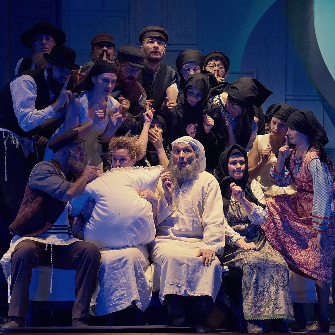 Ritka alkalom: az alkotási folyamatban és az előadásban az egész kolozsvári társulat részt vett • Fotó: Biró István