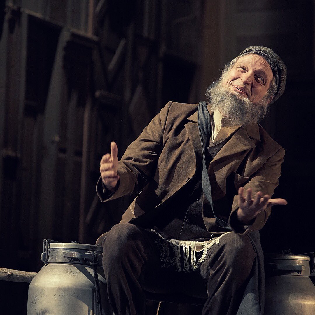 Bogdán Zsolt a Kolozsvári Állami Magyar Színház Hegedűs a háztetőn című előadásának főszerepében •  Fotó: Biró István