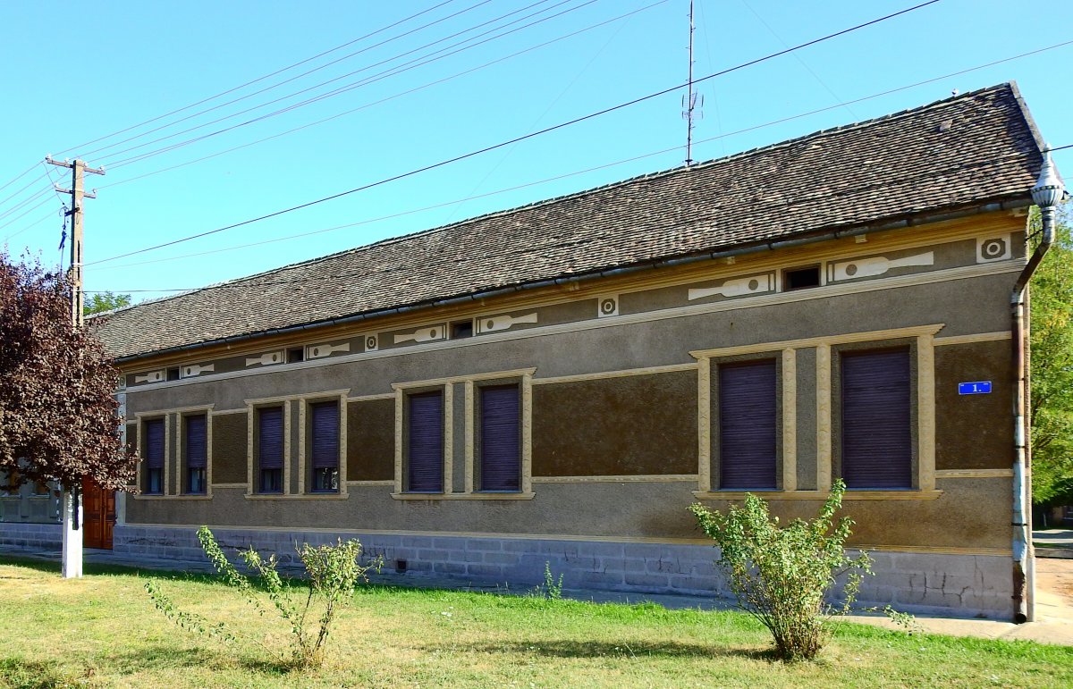 Egykori módos gazda hagyományos pécskai háza •  Fotó: Makkay József